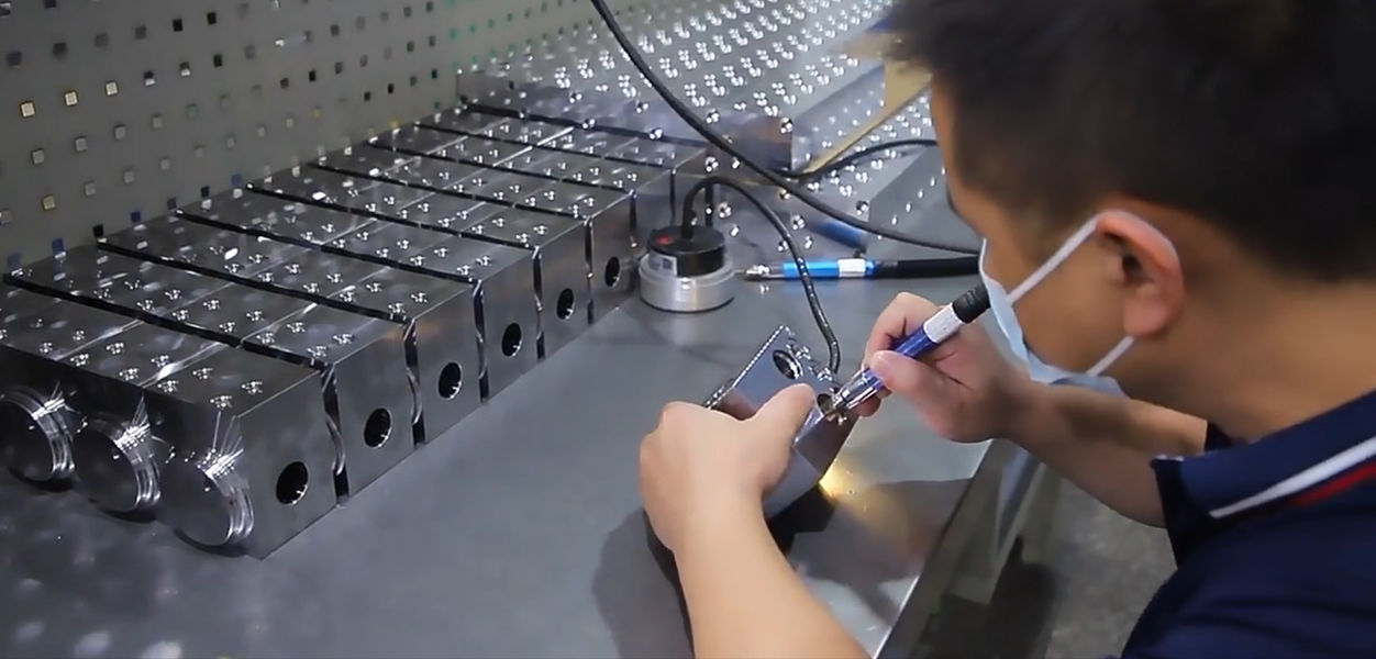 Dongguan Zhongwei Metal Products Co., Ltd Produktionslinie des Herstellers