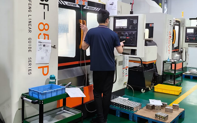 Dongguan Zhongwei Metal Products Co., Ltd Produktionslinie des Herstellers