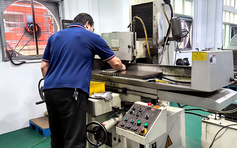 Dongguan Zhongwei Metal Products Co., Ltd Produktionslinie des Herstellers